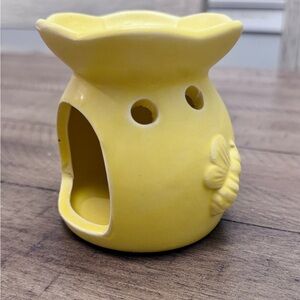 Yellow Ceramic Flower-Shaped Bee Tea Light Warmer for Wax Melts